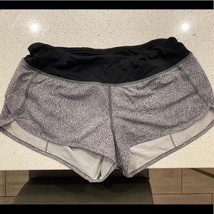 Lululemon Speed Short 2.5” - black & grey, size 8